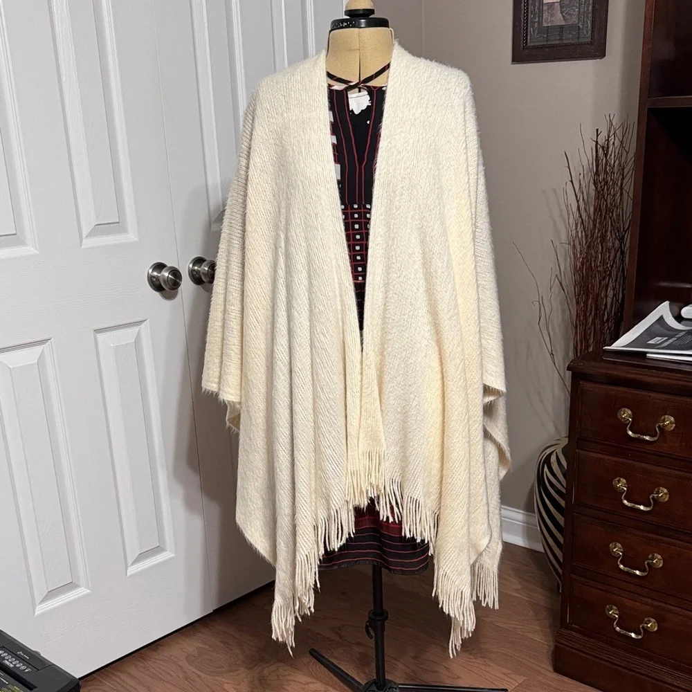 LC Lauren Conrad Ivory Knit Cape/Shawl - Picture 1 of 4